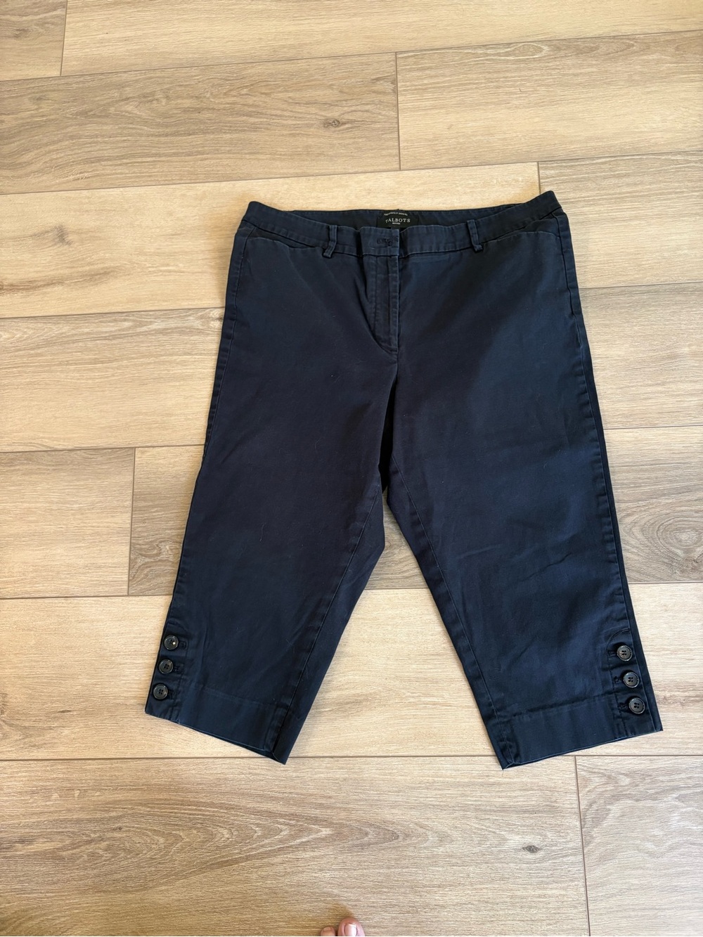 Talbot’s “Perfect Skimmer” Capris Black 14P